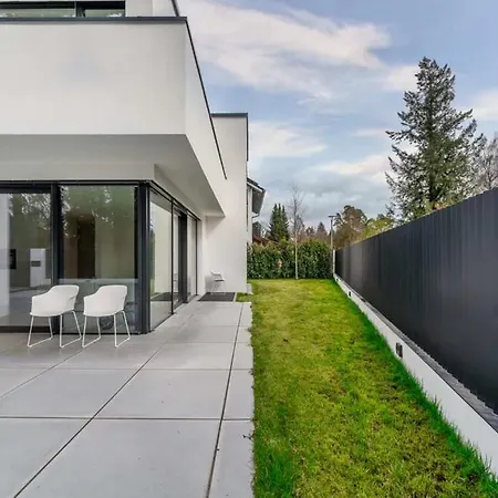 Villa Hochwertige Bauhaus Mit Pool Zum Erstbezug *