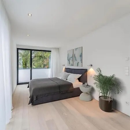 Hochwertige Bauhaus Mit Pool Zum Erstbezug Vaterstetten