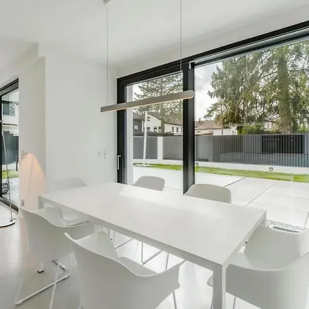 Hochwertige Bauhaus Mit Pool Zum Erstbezug Villa *