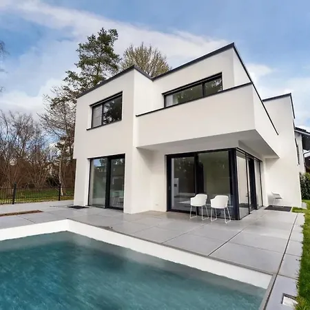 Hochwertige Bauhaus Mit Pool Zum Erstbezug Villa *